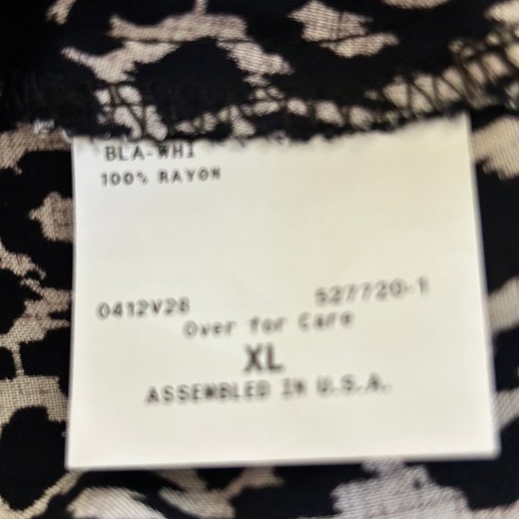 Black and Cream Icat Patterned Ruana = I.N. Studio. Size XL. EUC - Picture 6 of 6